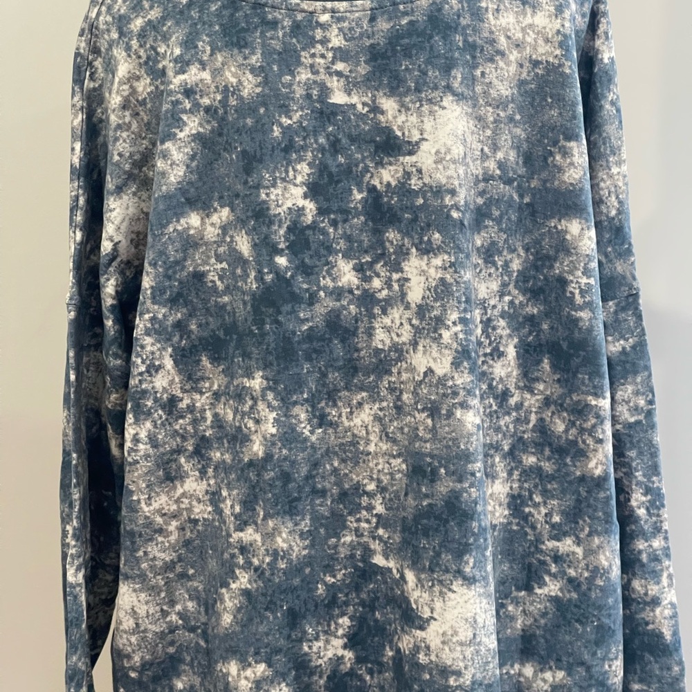 LuLaRoe 2XL Blue and White‎ Tie-Dye Sweatshirt 618 - Picture 5 of 8